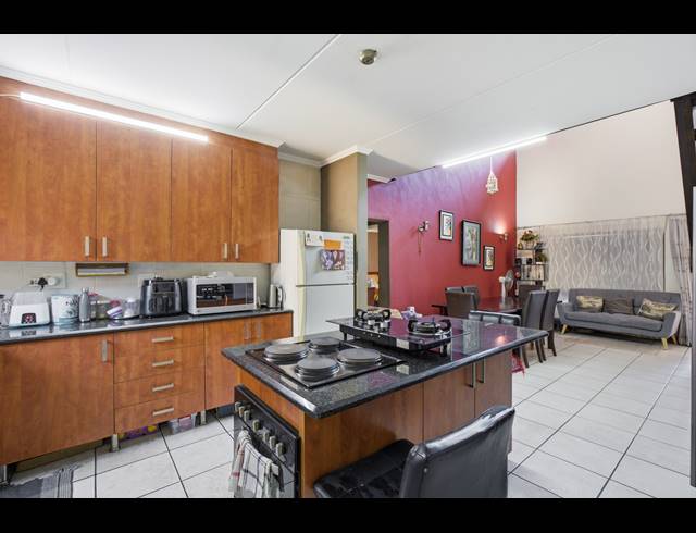 3 BEDROOM APARTMENT FOR SALE IN SUNNINGHILL
